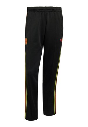 Pantalon de sport noir avec des bandes latérales orange et jaune, taille élastique, et petit logo rouge et orange sur la cuisse gauche.