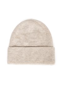 Beżowa dzianinowa czapka typu beanie z podwiniętym mankietem, wykonana z miękkiej przędzy, charakteryzująca się gładką fakturą i subtelnymi różnicami w odcieniach.