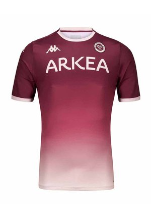Camiseta deportiva con degradado de burdeos a rosa claro con el logo de ARKEA, el logo de la marca Kappa y una insignia circular del equipo en el pecho.
