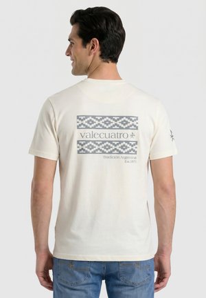 VALECUATRO, CAMISETA ÉTNICA GUARDA PAMPA - Camiseta estampada - blanco roto