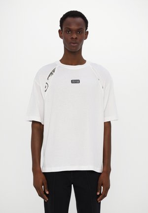 - T-shirt z nadrukiem