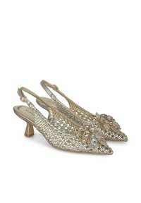 Escarpins dorés à talon ouvert avec un design en maille, bouts pointus, petits talons blocs et embellissements floraux arborant des accents transparents et irisés.