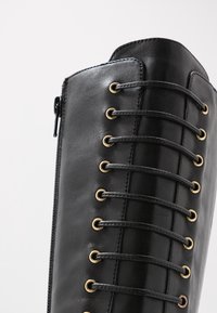 KIOMI Botas con cordones - black