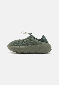 FLYKNIT HAVEN - Sneakers laag - vintage green/metallic silver/light army/oil green