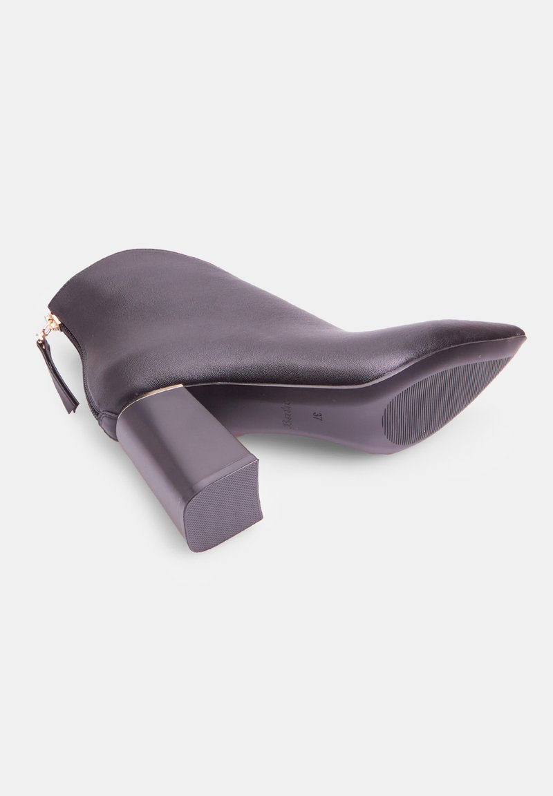 Bottines élégantes à Talon Lacées BATA - Taille 39, Cuir Noir, Neuves En Boîte