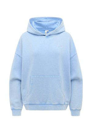 Lyseblå genser med hette, frontkengurulomme, ribbestrikkede mansjetter og subtil brodert logo på venstre bryst.