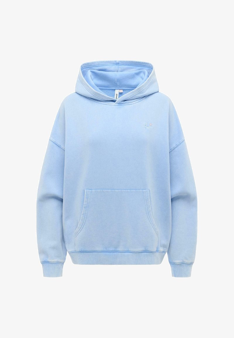 Hellblauer Kapuzenpullover mit Kängurutasche vorne, gerippten Bündchen und dezentem, aufgesticktem Logo auf der linken Brust.