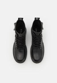 Armani Exchange Stivaletti con plateau - black