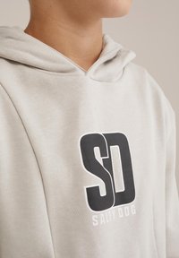 WE Fashion SALTY DOG - Džemperis su gobtuvu - white