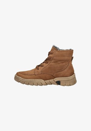 Bota marrón con cordones hasta el tobillo con suela beige gruesa y forro de forro polar gris visible en el borde superior, vista desde el lado exterior.