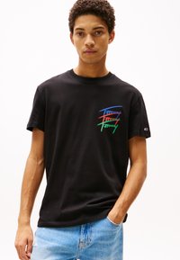 Tommy Jeans REG TWISTED SIGNTR EXT - Print T-shirt - black