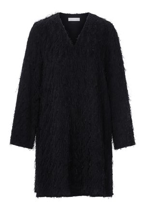 Vestido negro con escote en V, mangas largas y detalles de flecos texturizados en toda la prenda para un efecto de capas. Largo por la mitad con un ajuste relajado.