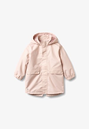 Jasnoróżowy płaszcz przeciwdeszczowy z kapturem, długimi elastycznymi mankietami i dwoma przednimi kieszeniami z patkami, prezentowany na białym tle.