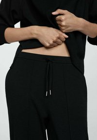Mango Tepláky - black