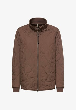 Brązowa pikowana kurtka ze stójką, zamkiem z przodu oraz ściągaczami na rękawach, przedstawiona na białym tle.