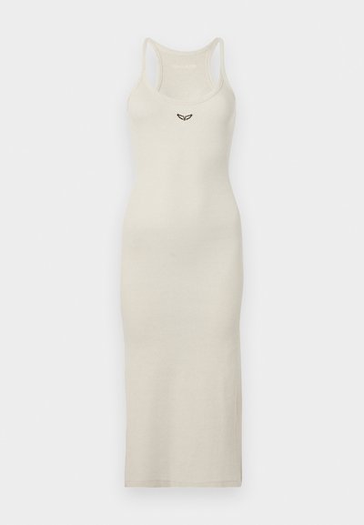 Sleeveless midi dress in light beige, made of ribbed fabric. Features a subtle embroidered logo on the chest. Lightweight and fitted silhouette.