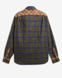Chemise à manches longues à carreaux verts, bleu marine, orange et violet, avec yoke et poignets à carreaux beige contrastants, étalée à plat montrant le dos.