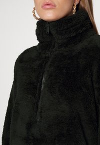 Vero Moda Petite VMFILLY ANORAK - Casaco leve - black