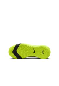Suela de zapato Nike en amarillo neón con una superficie texturizada. Presenta acentos negros y un patrón de espiga para agarre. Dos logotipos visibles.