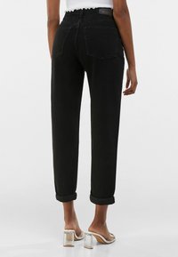 Bershka Relaxed fit -farkut - black