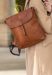 Gusti Leder KIERAN - Nahrbtnik - mittelbraun
