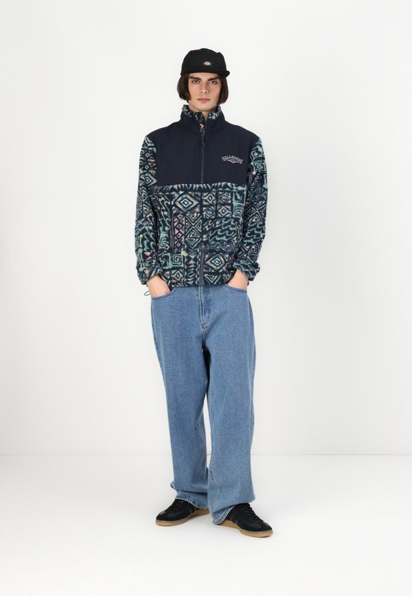 BOUNDARY RE ISSUE - Fleece jumper3