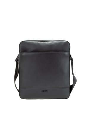 Borsa a tracolla in pelle nera con una superficie liscia, chiusura superiore con zip, tracolla regolabile e una tasca frontale con un logo sottile.