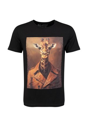 Schwarzes Baumwoll-T-Shirt mit einem Grafikdruck eines Giraffen, die eine Brille und eine braune Lederjacke trägt, mit texturiertem Druck und detailliertem Hintergrund.