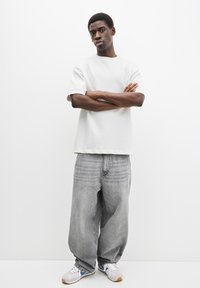 PULL&BEAR SHORT SLEEVE - PLUSH - Tricou basic - white