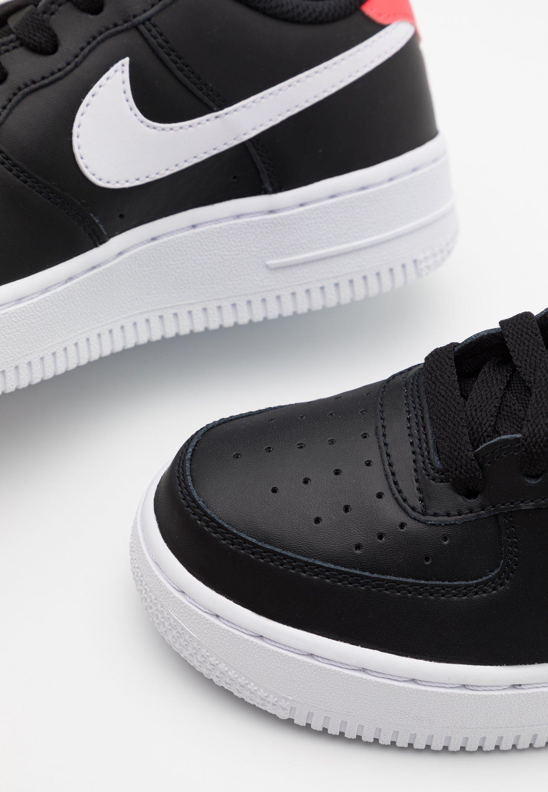 nike air force 1 flash