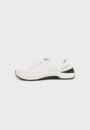 Nike Performance, W MC TRAINER 4 - Тренировъчна обувка - phantom/mtic silver coloured/black