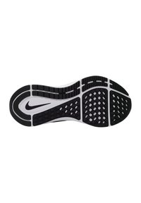 Sole di scarpa sportiva in bianco e nero caratterizzata da una superficie in gomma testurizzata con un motivo a griglia e un logo prominente vicino al tallone.