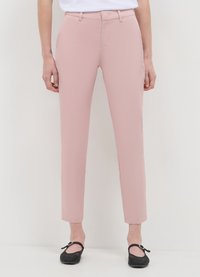 Hellrosa maßgeschneiderte Hose aus glattem Stoff, schlanke Passform und verkürzte Länge, mit Gürtelschlaufen und sauberem Saumabschluss.