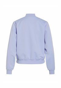 Veste bomber à manches longues de couleur violet clair avec col, poignets et ceinture côtelés, vue de dos sur fond blanc.