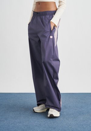 - Spodnie treningowe