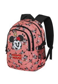 Mochila rosa con un diseño de Minnie Mouse que presenta motivos repetidos, una gran cara de Minnie y correas negras. Incluye un bolsillo de malla en el lateral.