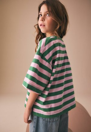 Next, REGULAR FIT - OVERSIZED BOXY SEQUIN GRAPHIC T-SHIRT  . - T-shirt con stampa - green stripe olive