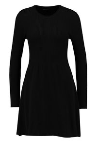 Robe noire à manches longues avec un haut ajusté en relief et une jupe évasée. Texture lisse avec un col rond classique.