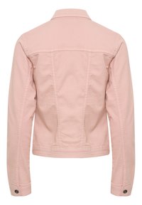 Ljusrosa jeanjacka med krage, lång ärm och en figurnära design med synlig sömnad och knappdetaljer vid ärmsluten.