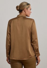 Lauren Ralph Lauren Woman CLASSIC - Blusa com botões - honey tan