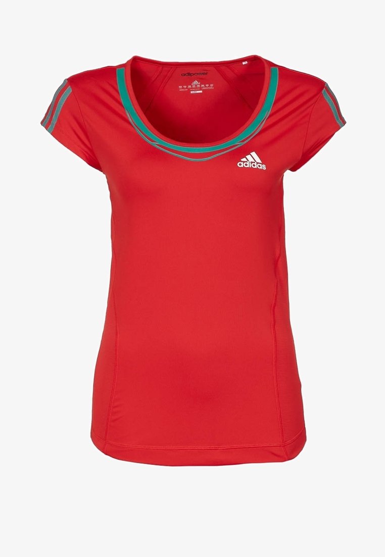 Camiseta atlética roja con cuello redondo, mangas cortas y detalles turquesa en los hombros. Fabricada en una tela suave y elástica.