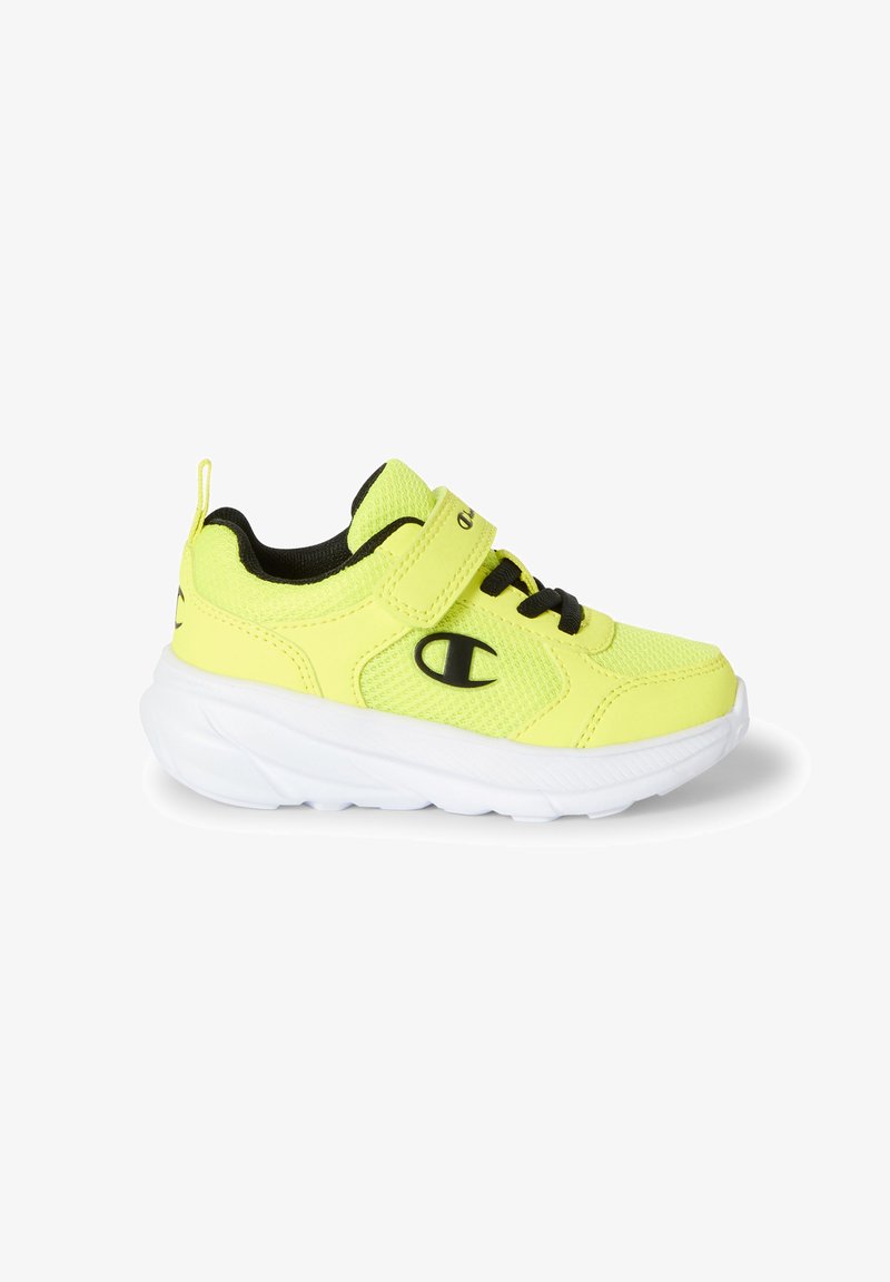 Helle gelbe Mesh-Sneaker mit schwarzen Akzenten, verstellbarem Riemen und weißer Gummisohle; verfügt über Logodetails und einen gepolsterten Kragen für mehr Komfort.