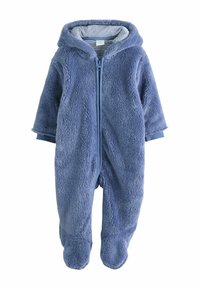 Combinaison en polaire bleue avec capuche, fermeture éclair à l'avant et design pieds. Doublée d'un tissu rayé. Texture douce dans l'ensemble.