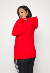 adidas Originals HOODIE - Džemperis su gobtuvu - vivid red