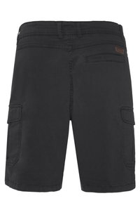 Short cargo noir pour homme avec passants de ceinture, deux poches latérales à rabat et une poche arrière passepoilée avec écusson logo.