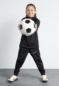 Nike Performance DF ACD23 SUIT UNISEX - Træningssæt - black/metallic gold
