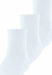 Weiße Baumwollsocken mit geripptem Muster, mit mittellanger Länge bis zur Wade und nahtlosem Zehenbereich, in einer Reihe angeordnet.