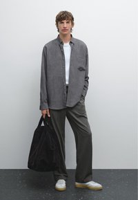 Massimo Dutti REGULAR FIT FLOWING GARMENT - Overhemd - grey