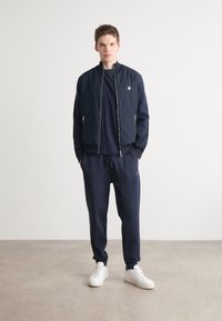 BOSS DARMANDO - Lengva striukė - dark blue