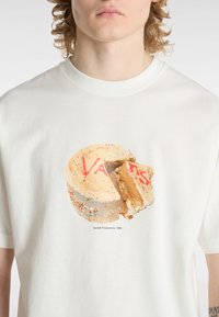 Vans CAKED - Triko s potiskem - white